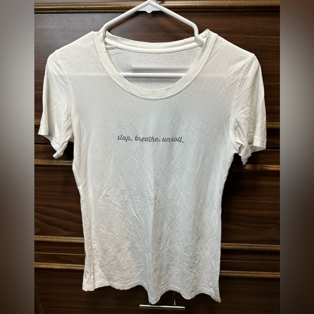 Lululemon “Stop.Breathe.Unroll” Tee P2P 17” Size 6